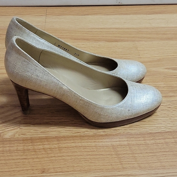Stuart Weitzman Metallic Beige Pumps Wood Heel 7.5 - Picture 2 of 6